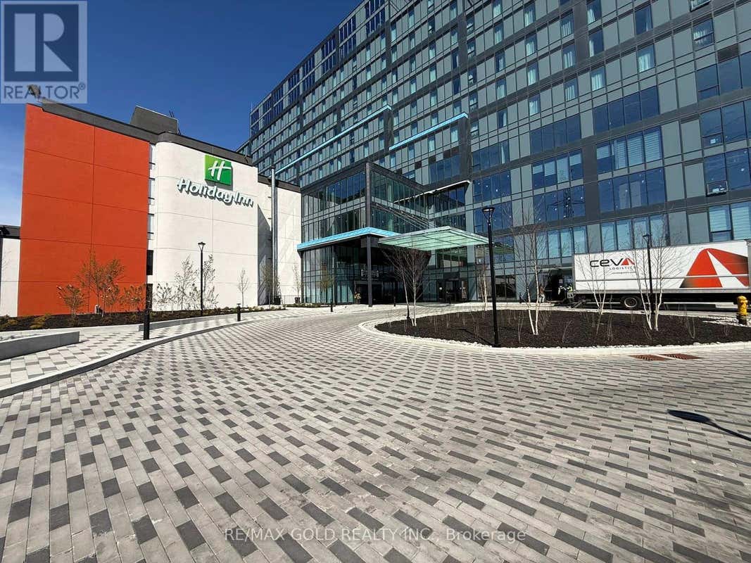 326 - 998 MARTIN GROVE ROAD