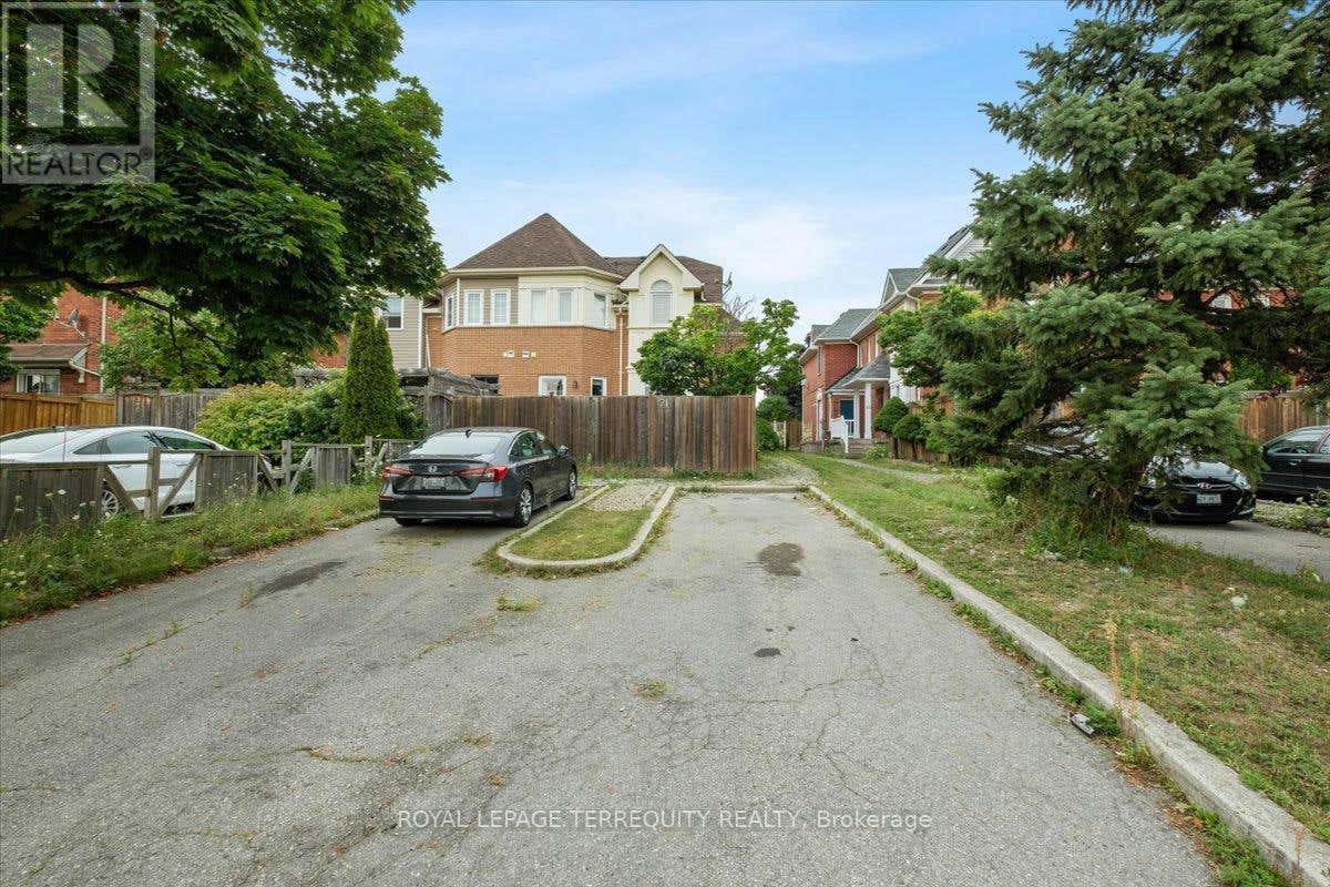 69 SHADY PINE CIRCLE, Brampton (SandringhamWellington), ON L6R1K3