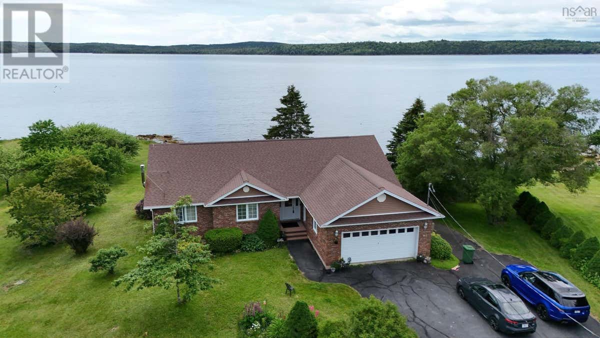 228 OSTREA LAKE ROAD