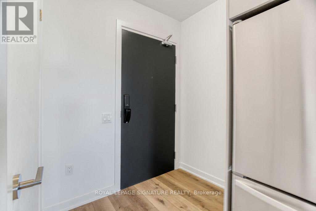 513 395 DUNDAS STREET W, Oakville, ON L6M5R8 Home For Rent RE/MAX