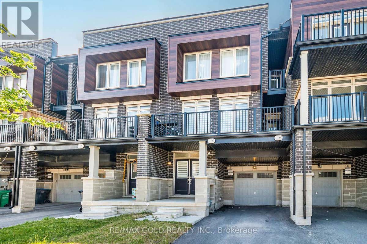 44 DONALD FICHT CRESCENT