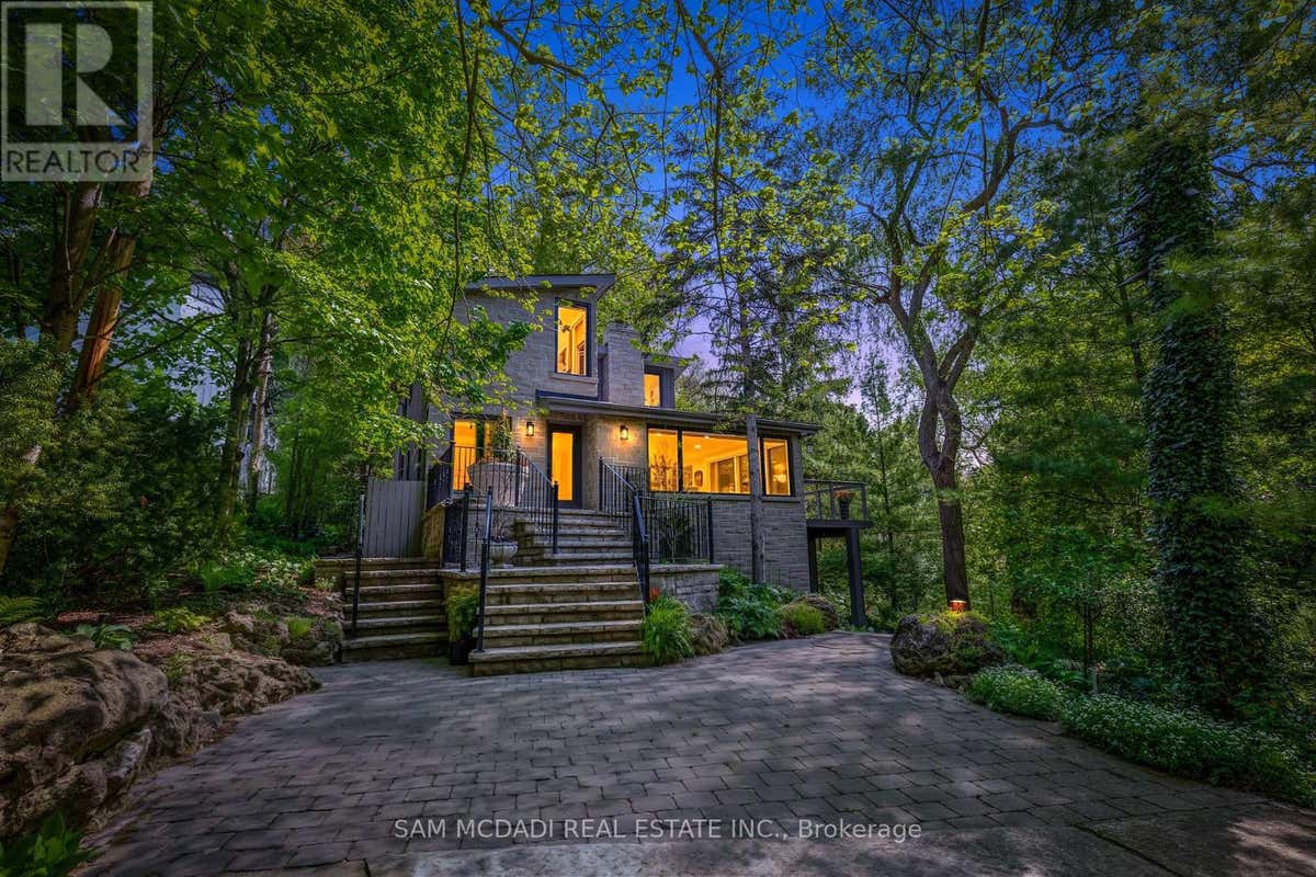 1273 QUEEN VICTORIA AVENUE