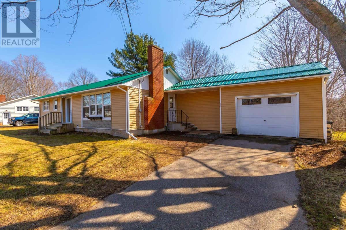 215 Centennial Dr  