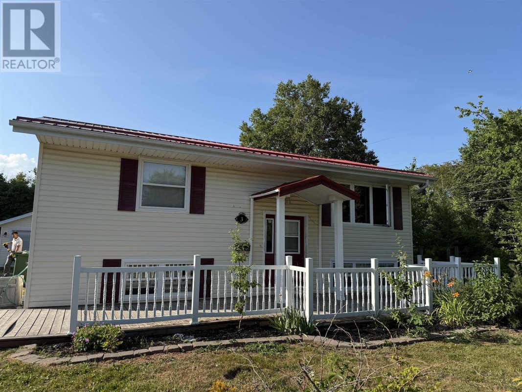 3 Hunt Ave  