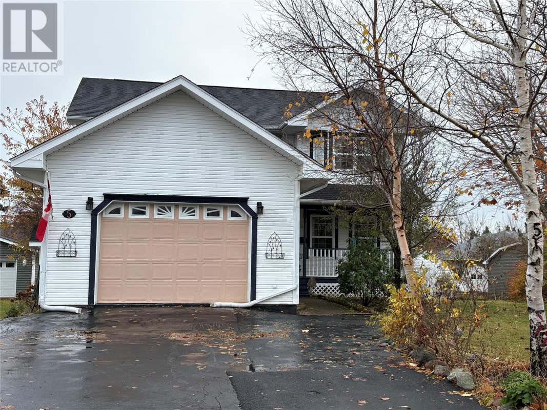 5 STACEY CRESCENT