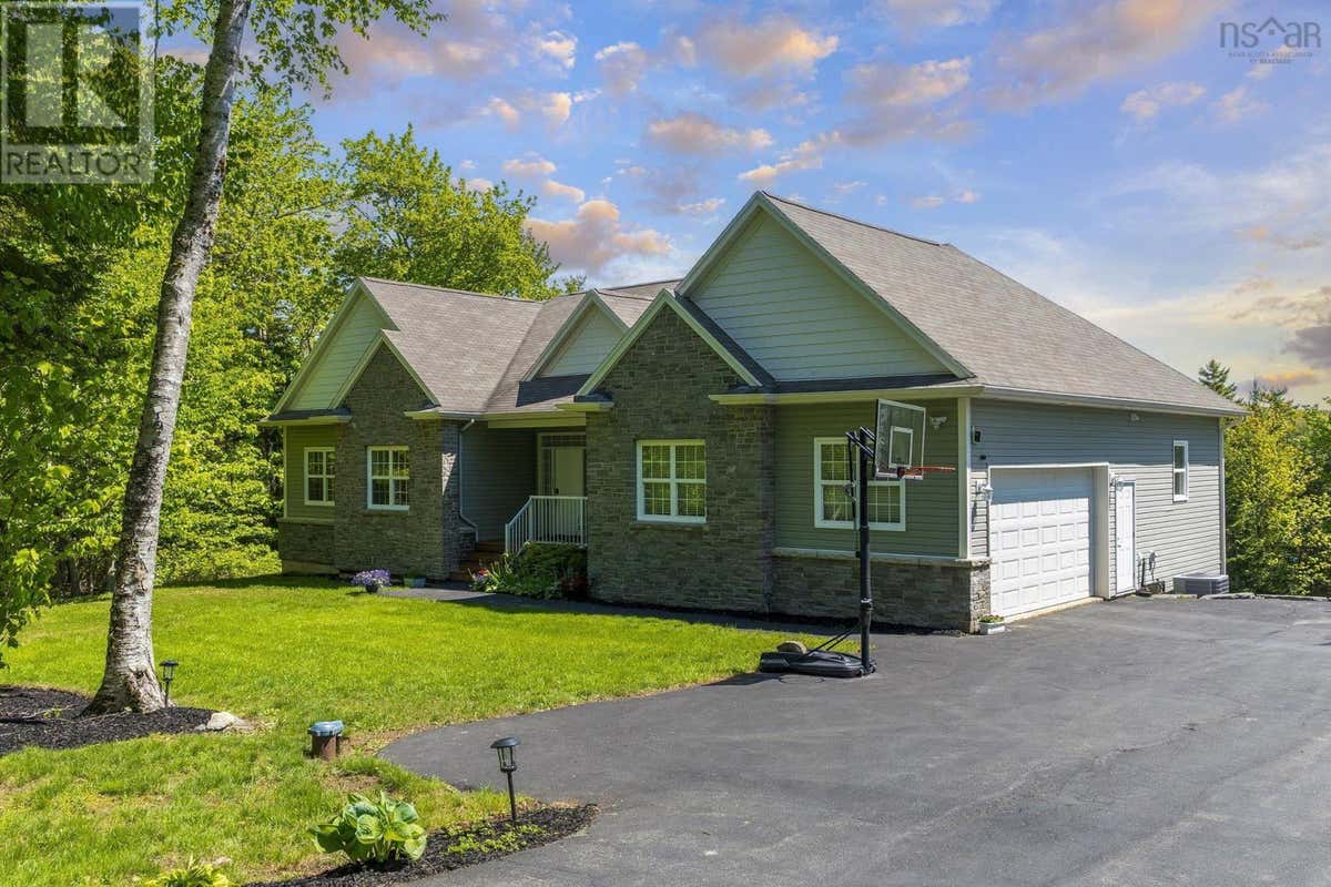 293 ABERDEEN DRIVE