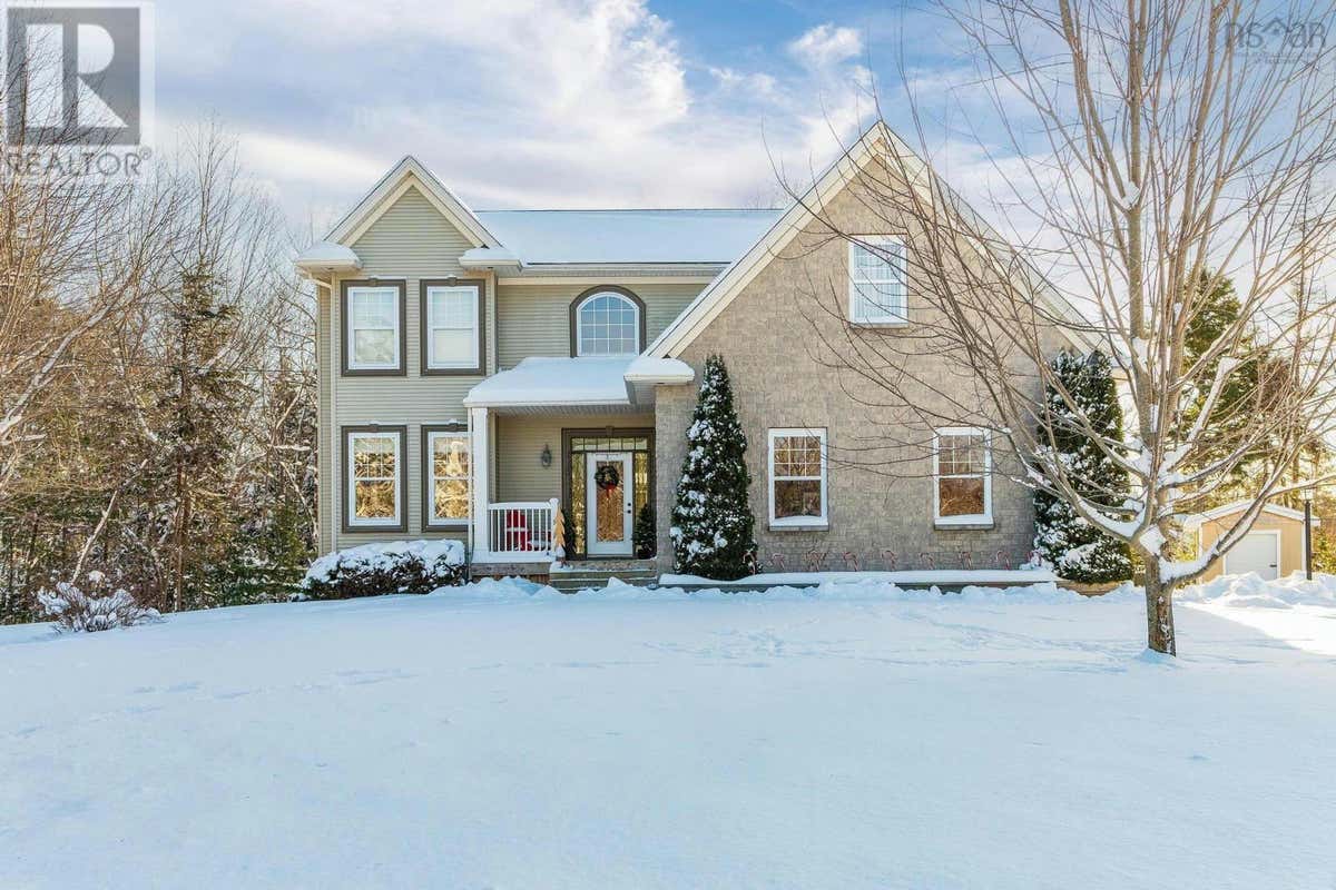 99 Canterbury Ln