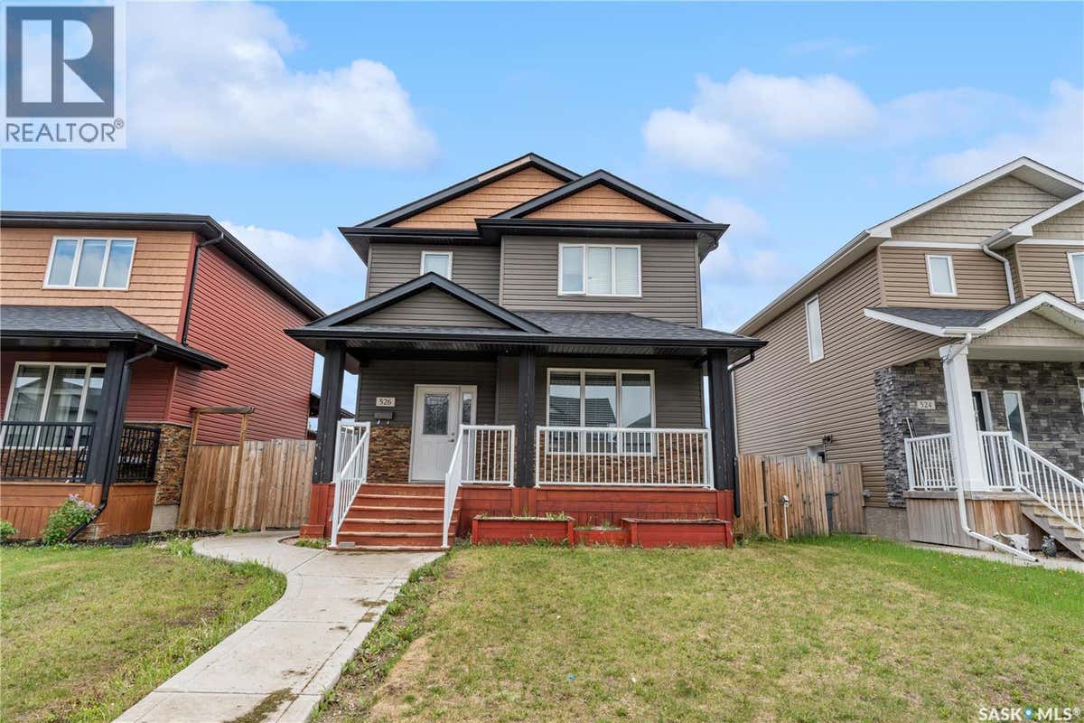 526 MAPLE CRESCENT
