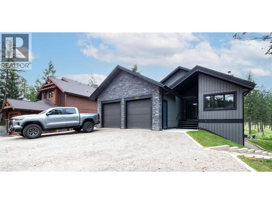 2552 SANDSTONE MEWS
