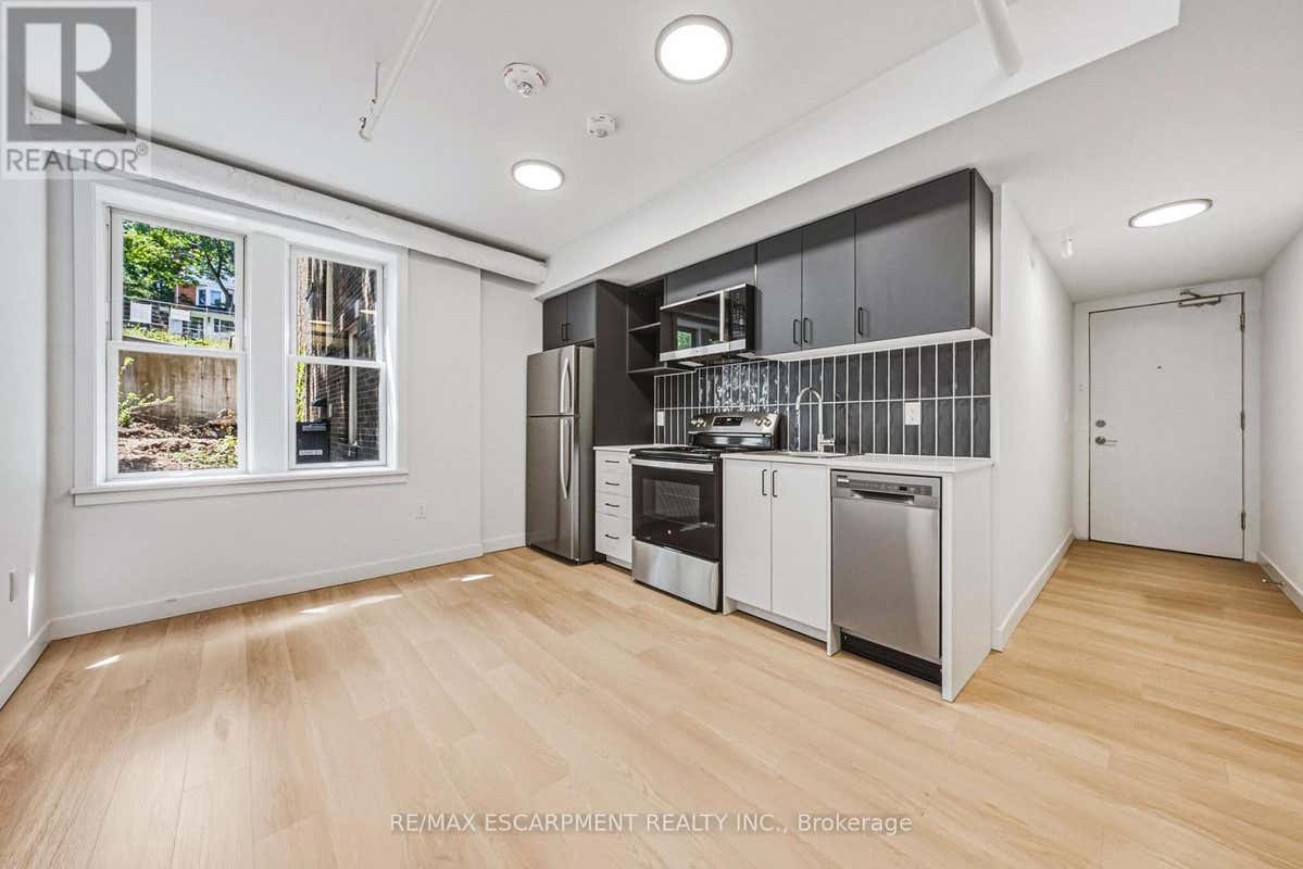 208 - 325 JAMES STREET S