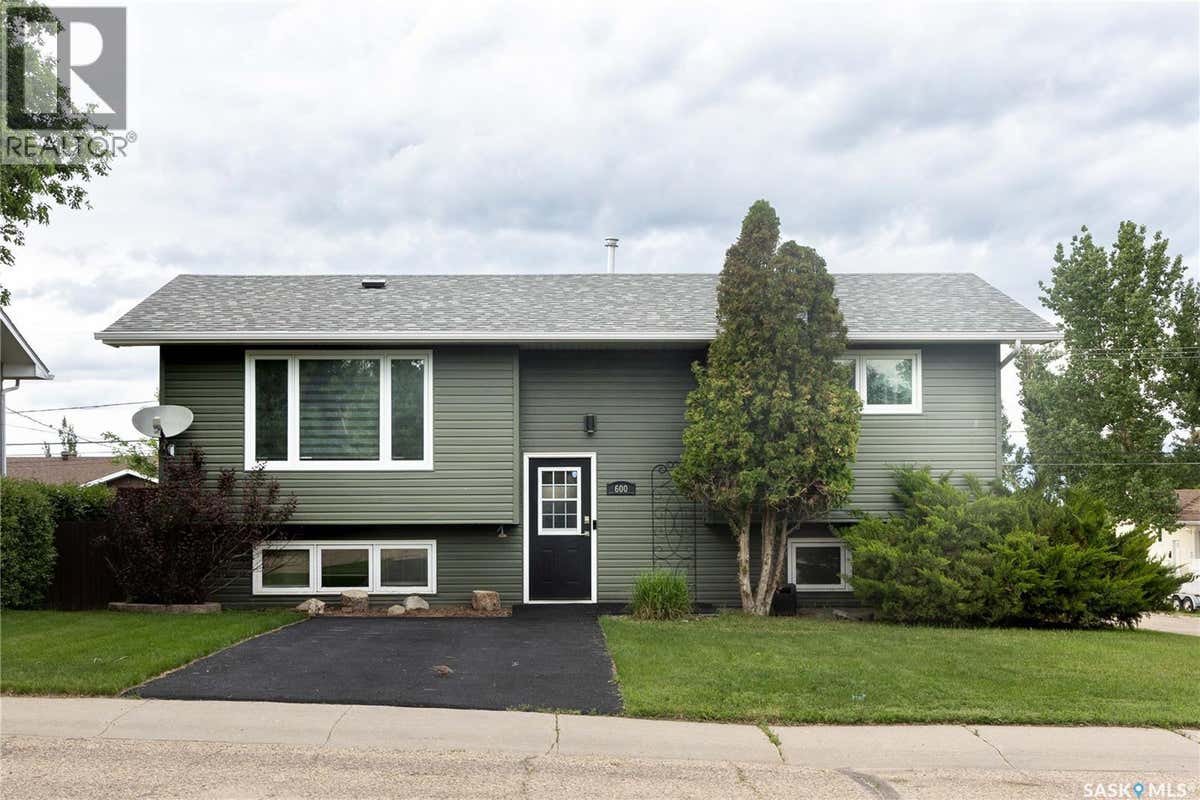 600 5TH AVENUE W