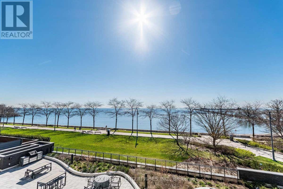 202 - 55 PORT STREET E