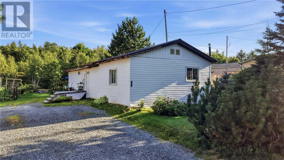 36 DRYDEN ROAD E