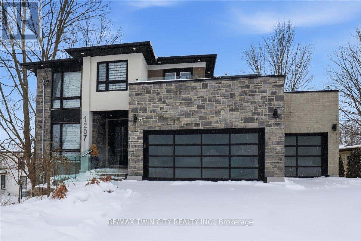 1207 QUEEN ST STREET N