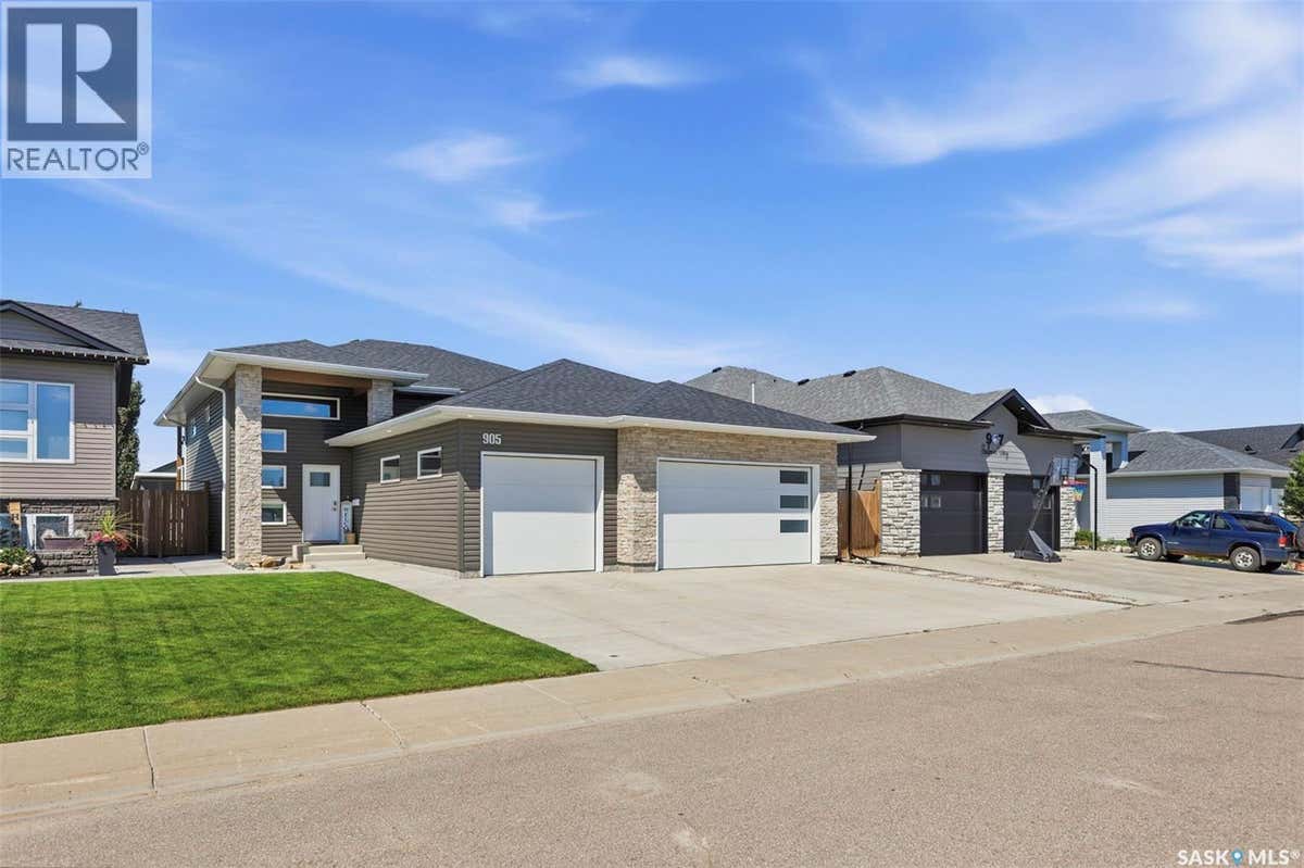 905 SALMON WAY