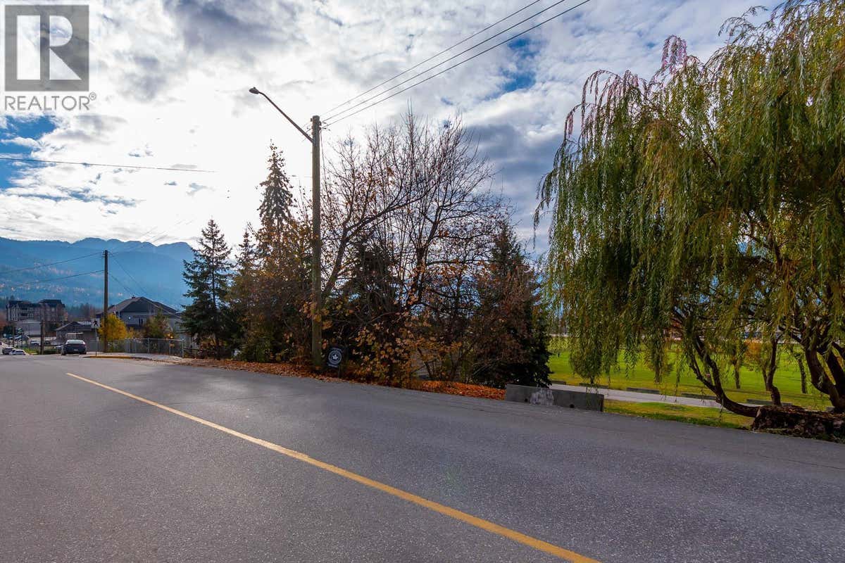 231 SHUSWAP STREET SW