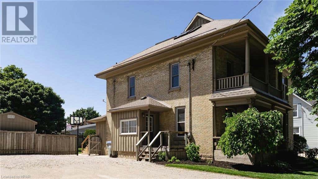 33 GOSHEN Street N, Zurich, ON N0M2T0 House For Sale RE/MAX 40669120