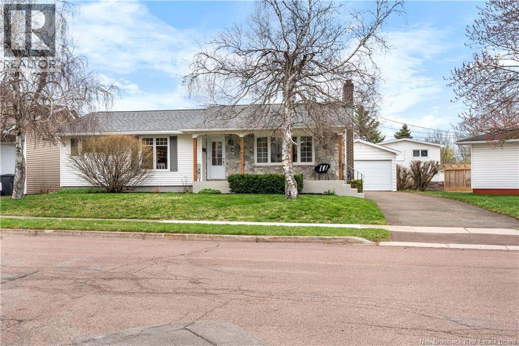 3 LAIRD AVENUE