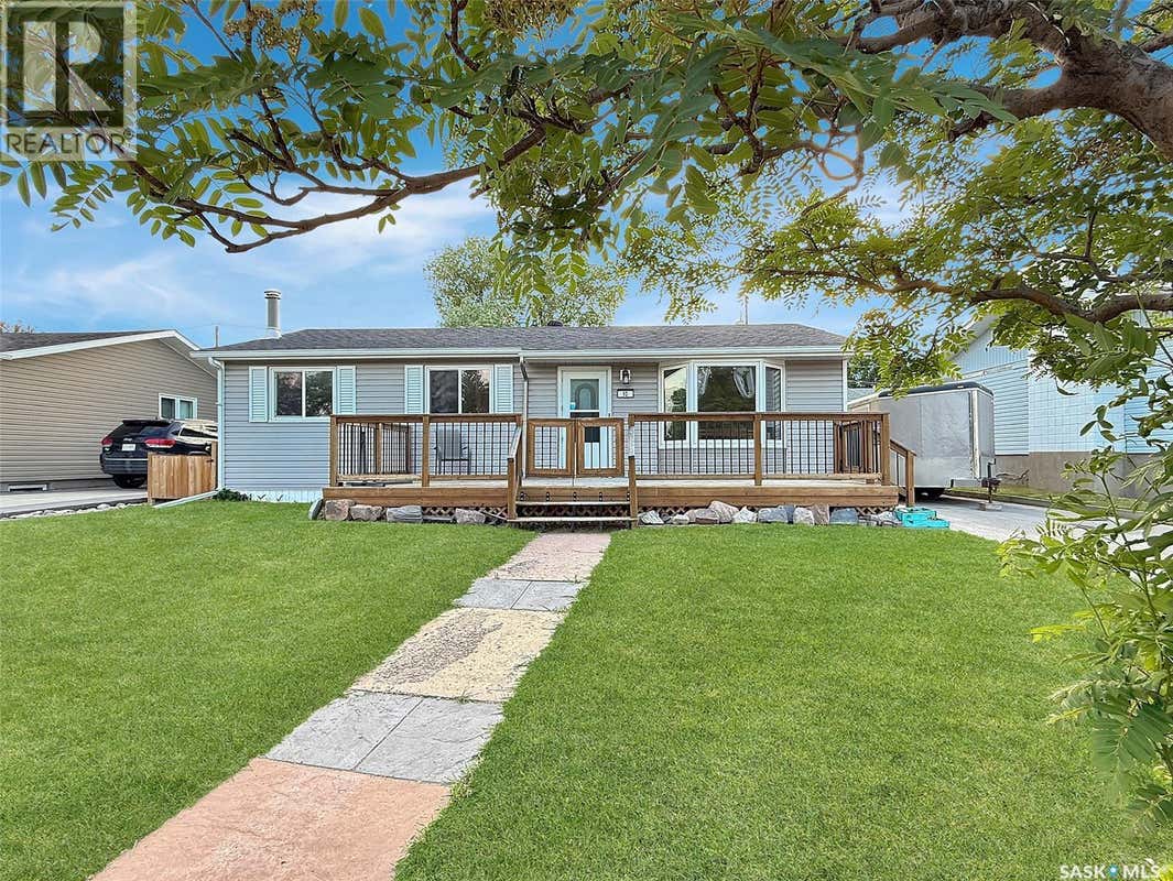 10 MACDONALD CRESCENT