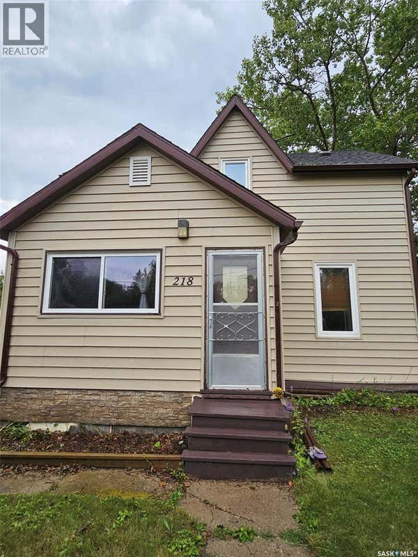 218 7TH STREET W