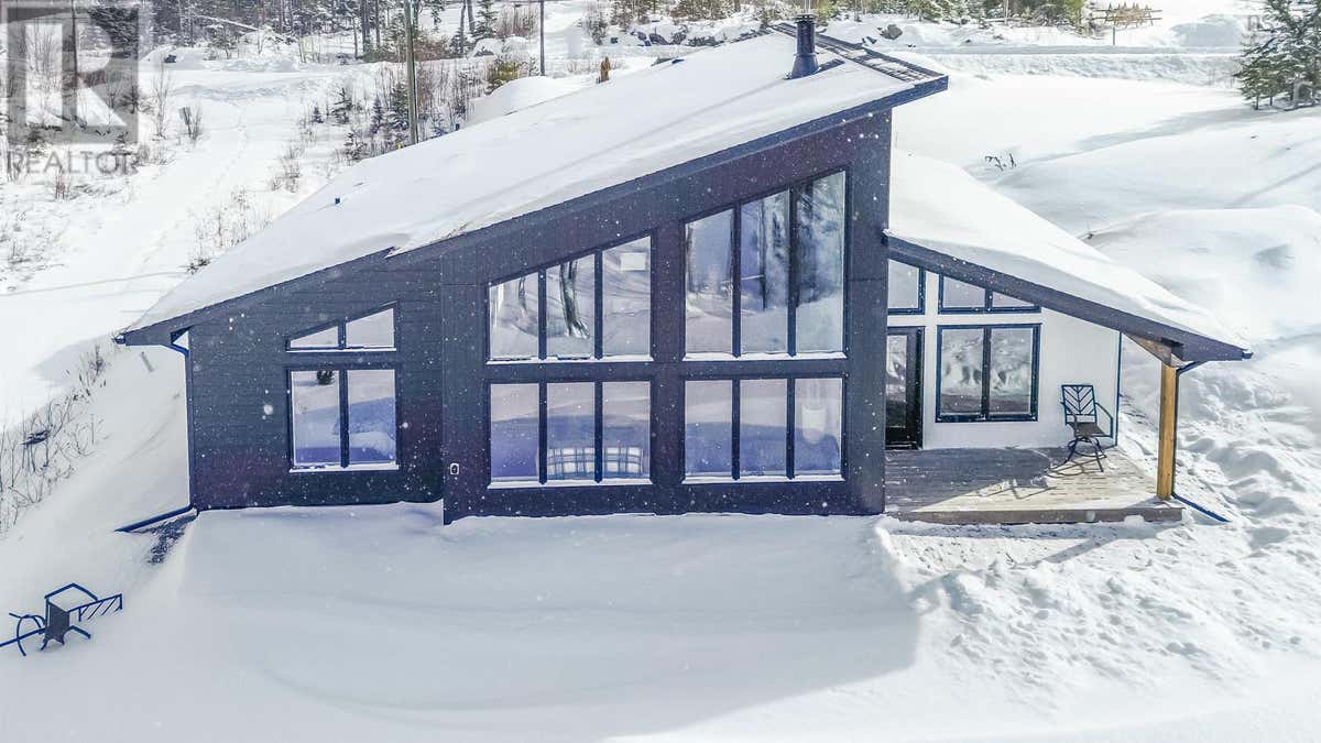 242 HERITAGE WAY, LOON POINT