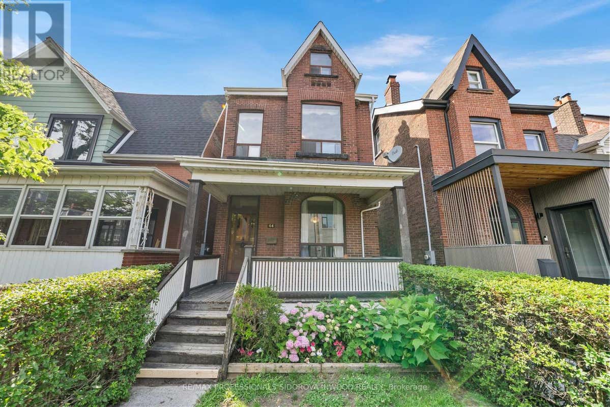 44 GOLDEN AVENUE