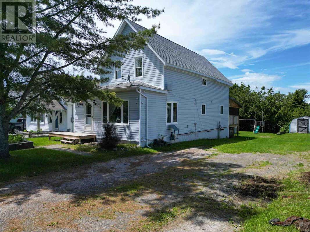 138 LAKESIDE AVE