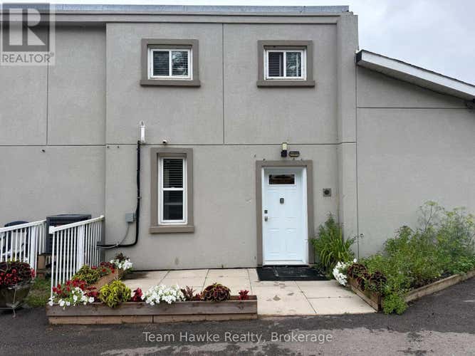 2 - 450 STURGEON BAY ROAD