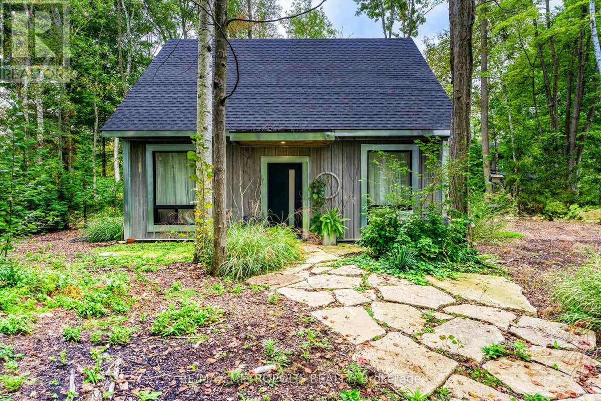 9594 ORCHARD ROAD, Lambton Shores (Kettle Point), ON N0N1J0 House For