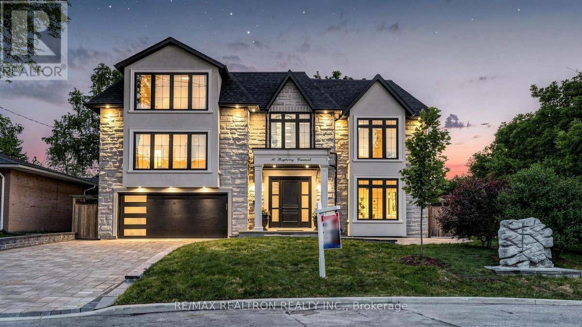 10 BAYBERRY CRESCENT