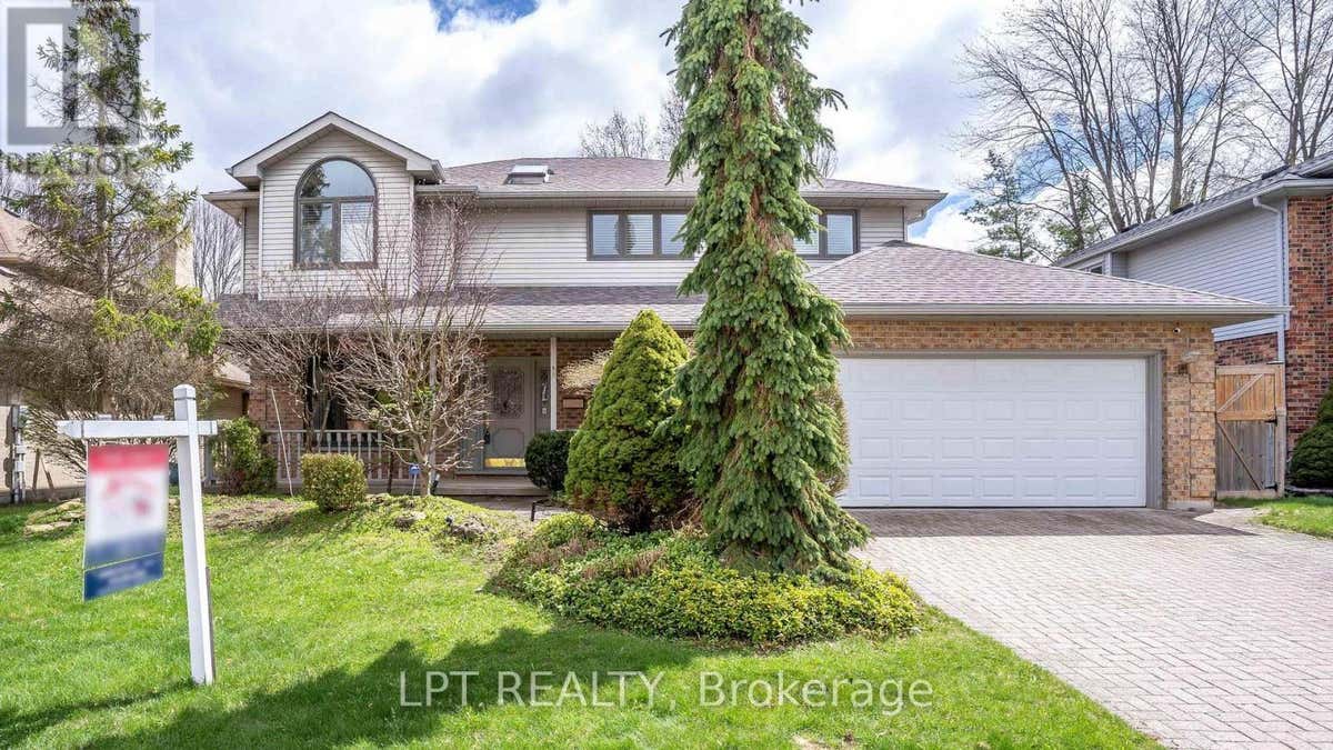 488 SUNNYSIDE CRESCENT