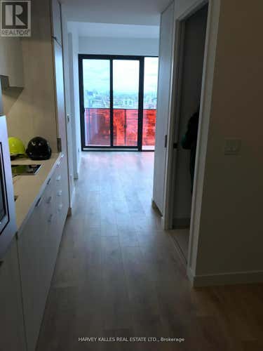 1002 - 215 QUEEN STREET W