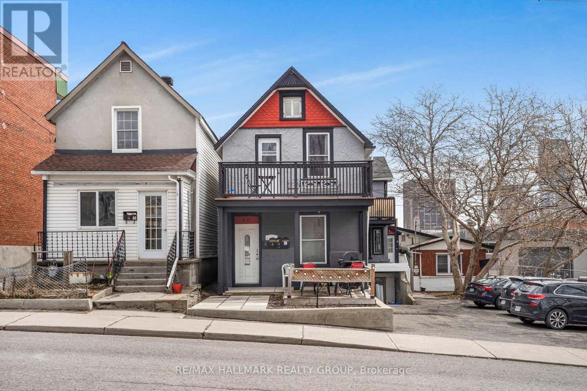 48 LOUISA St
