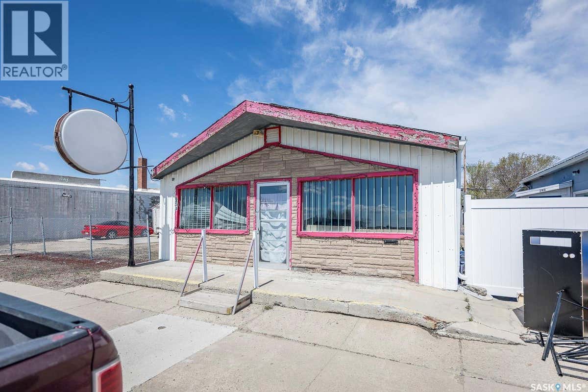 254 RAILWAY AVENUE