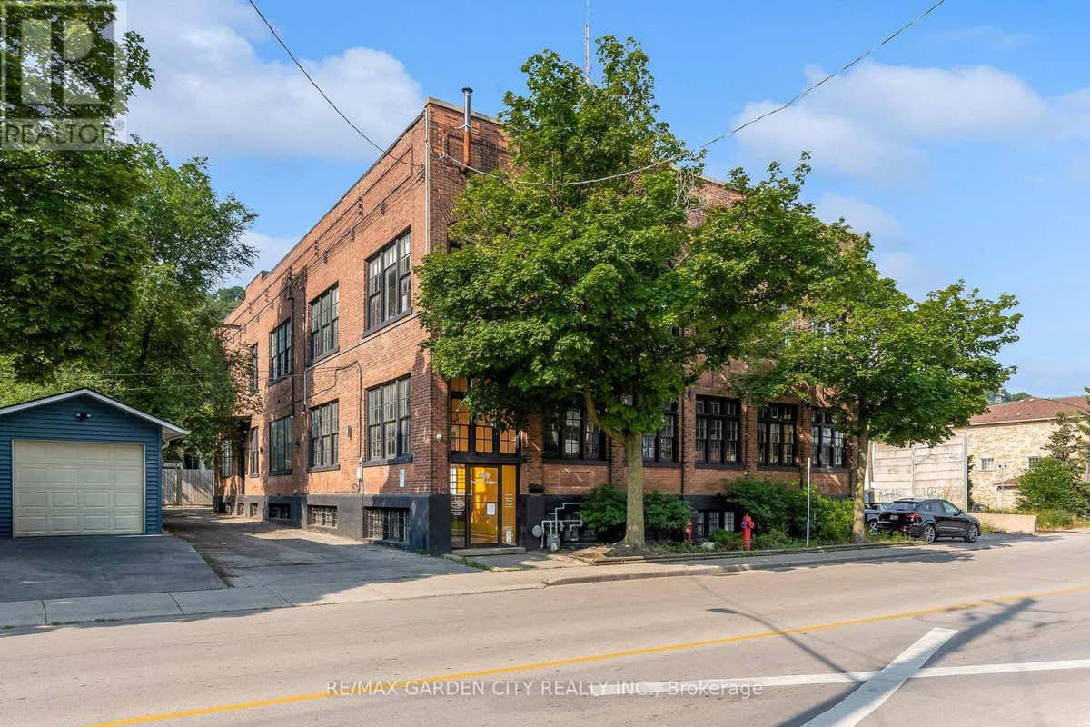 B 2 - 468 CUMBERLAND AVENUE