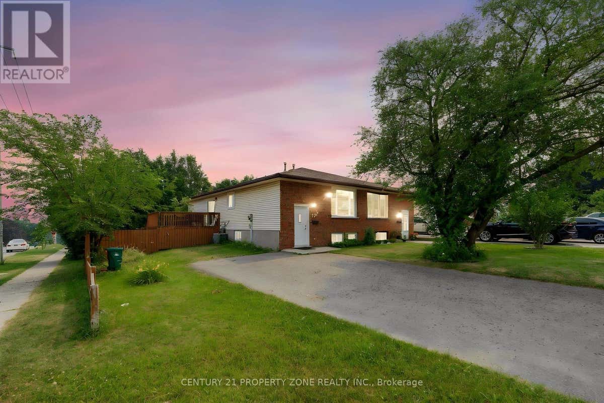 137 NICKOLAS CRESCENT