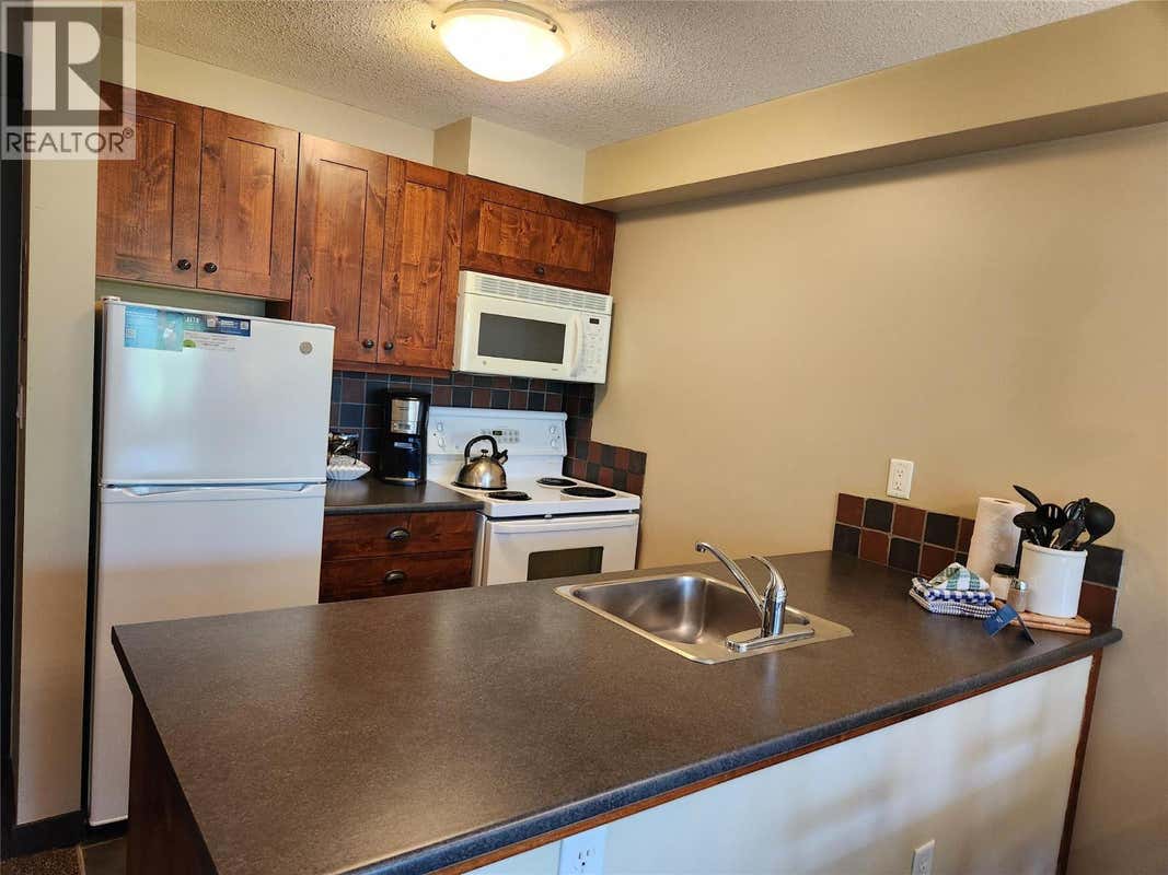 2070 SUMMIT DRIVE UNIT# 305, PANORAMA, BC V0A1T0 - Image ee68312b7dee21d1e875b6b26b3f1b4e97a241b7
