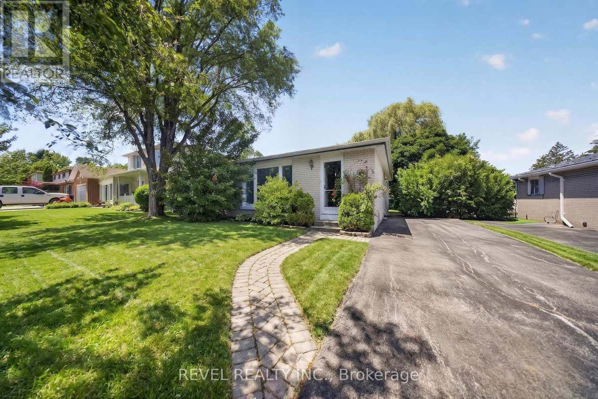 9 DELORAINE DRIVE