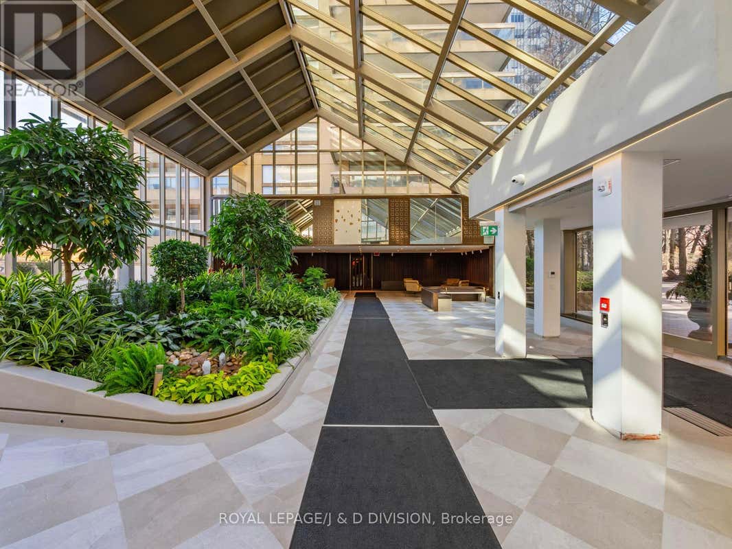 804 - 63 ST CLAIR AVENUE W