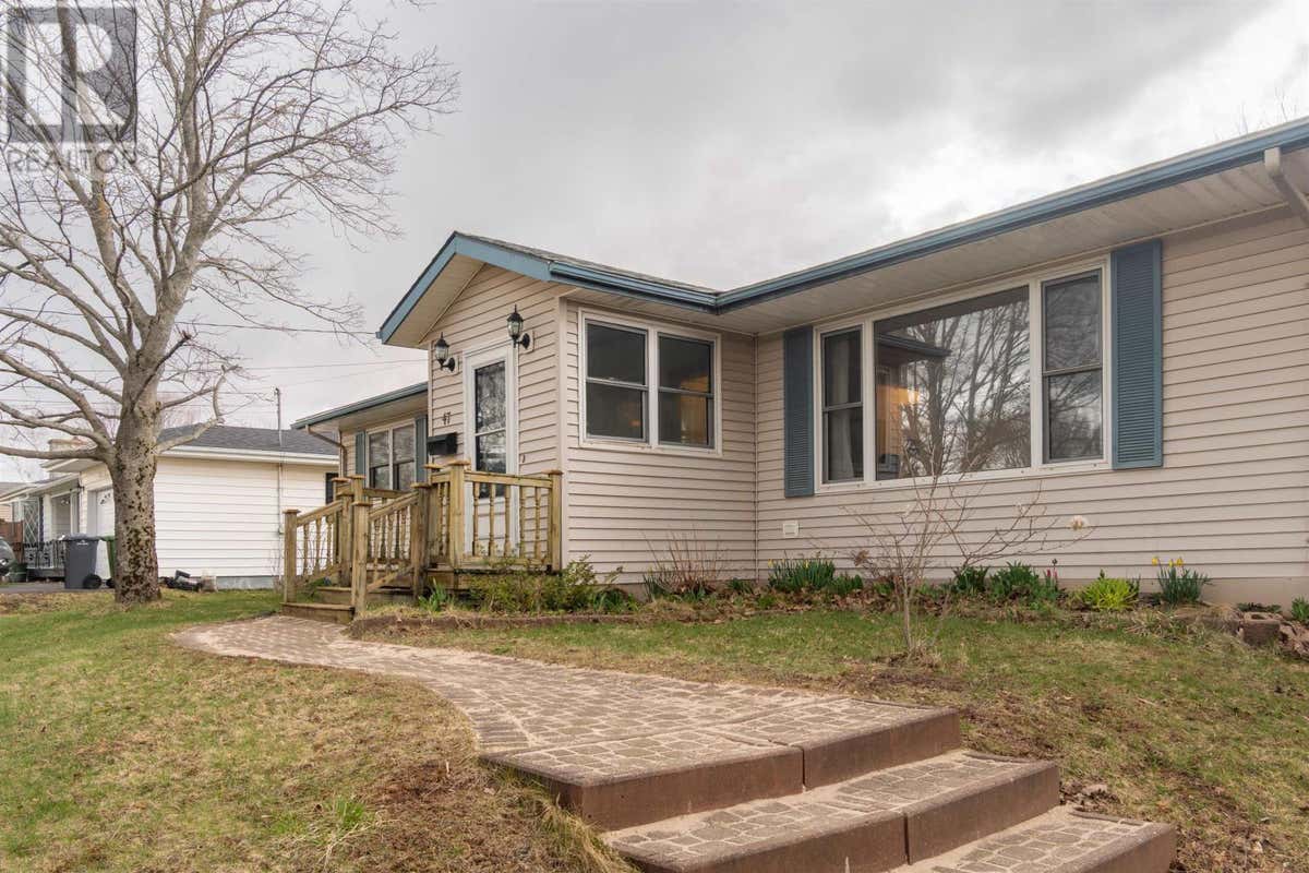 47 Emerald Dr  