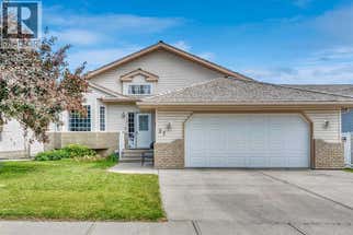 27 Strathmore Lakes Way