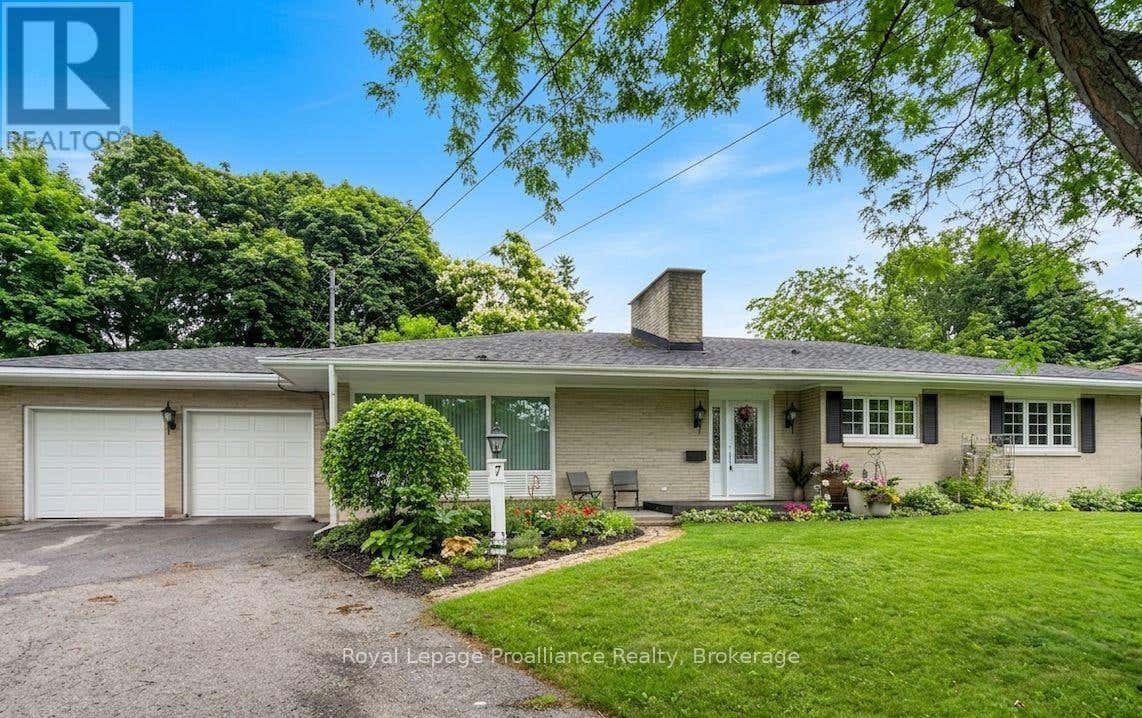 7 EASTWOOD PARK DRIVE