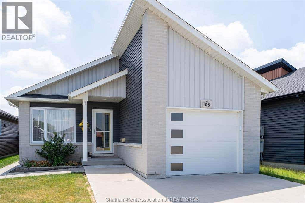 105 MOONSTONE CRESCENT