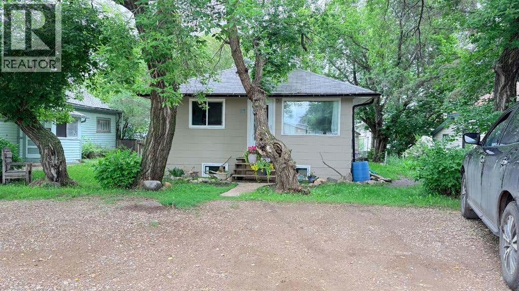 117 2 STREET W