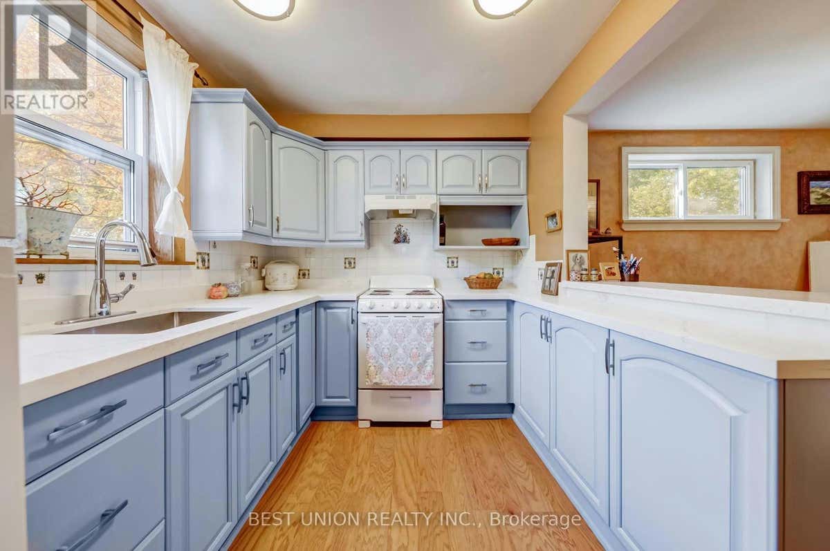 380 VAUGHAN ROAD, Toronto (HumewoodCedarvale), ON M6C2N9 House For