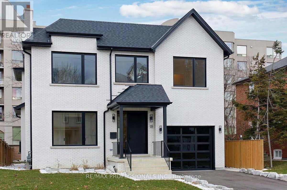 18 FAIRHOLME AVENUE, Toronto (EnglemountLawrence), ON M6B2W5 House For