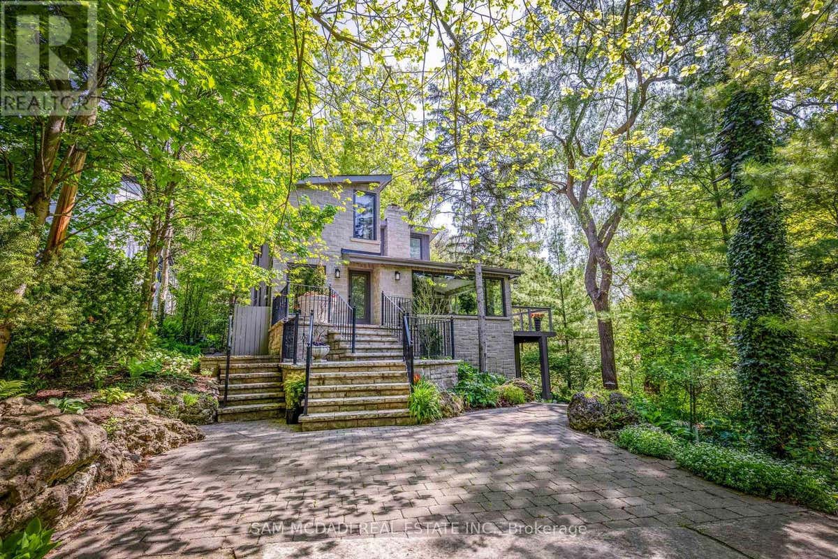1273 QUEEN VICTORIA AVENUE