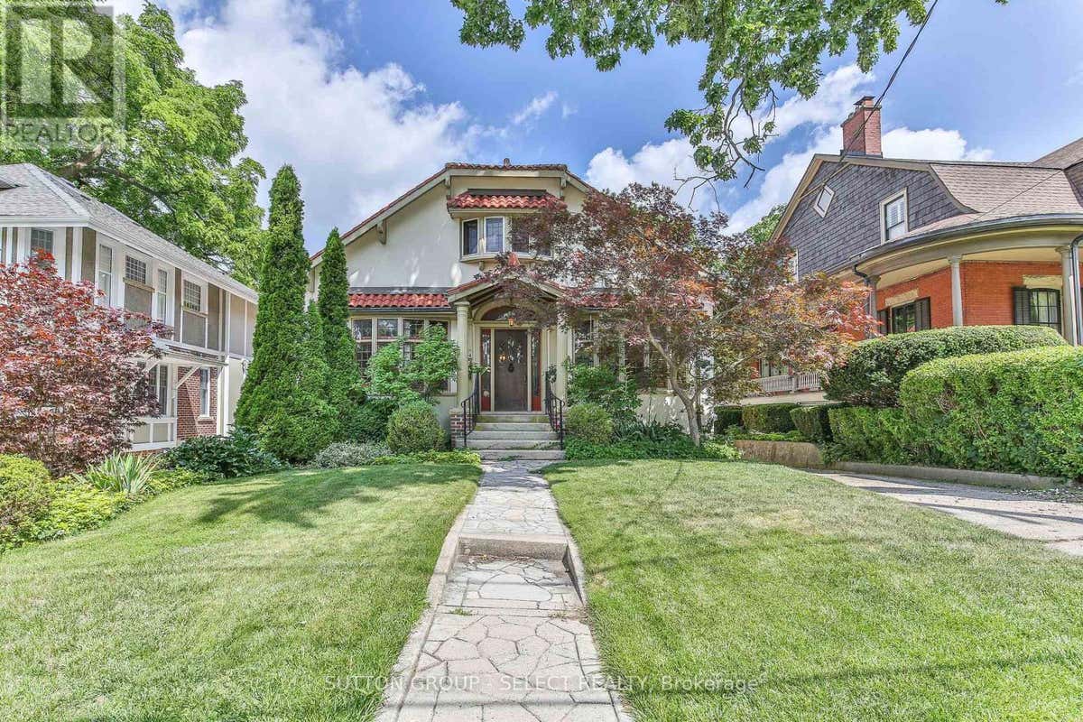 272 HURON STREET