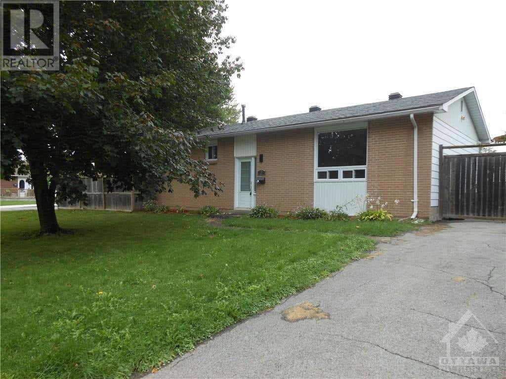2 LAURIE Ct  