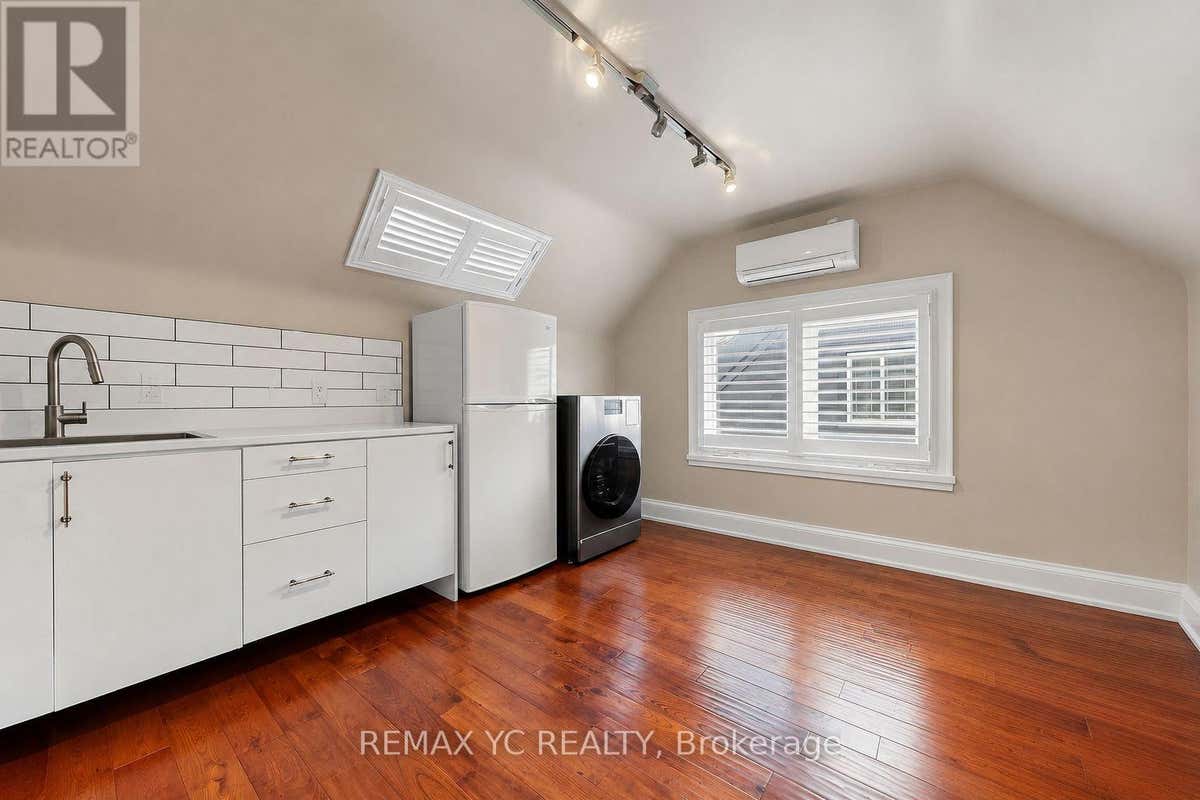 R1 - 99 SHEPPARD AVENUE E